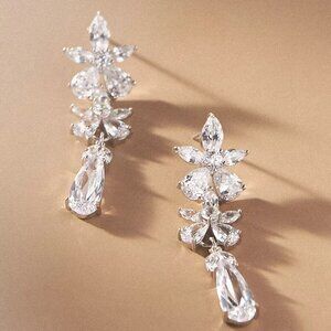 NEW APPLES & FIGS Fantasy Orchid Crystal Drop Earrings - Silver